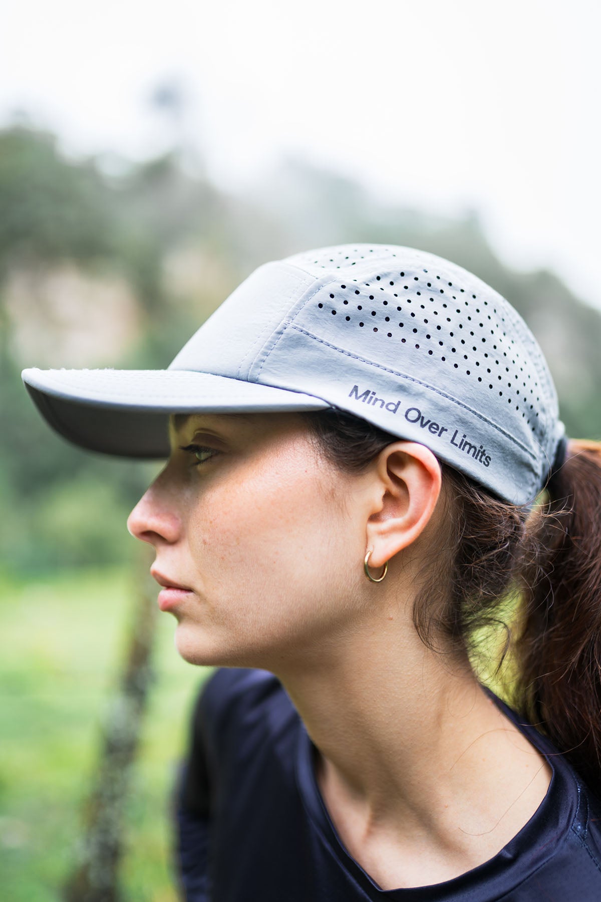 Gorra Edición Limitada Run Beyond Gris