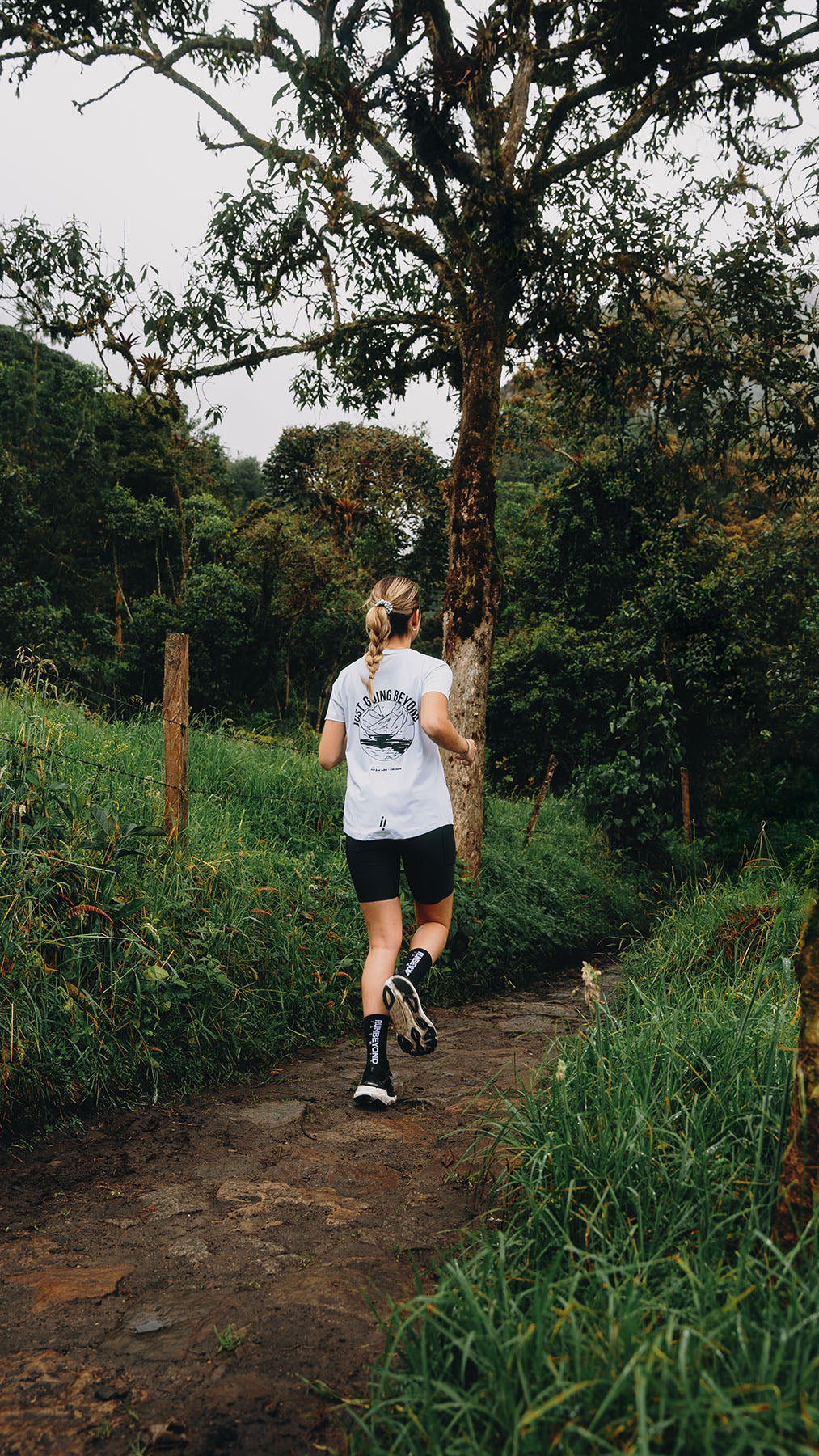 Camiseta Mujer Run Beyond 01